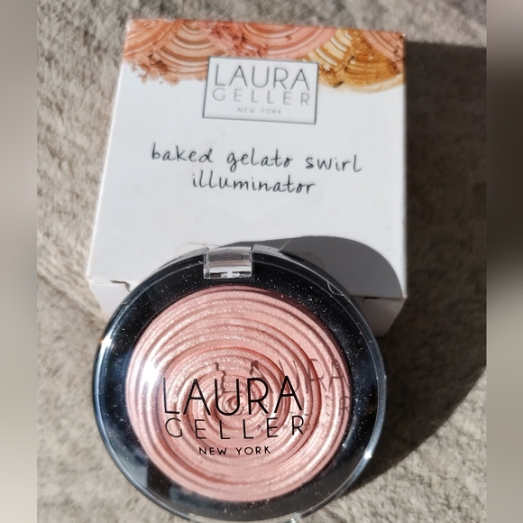 Laura Geller Baked Gelato Swirl Illuminator - Charming Pink - Picture 5 of 6
